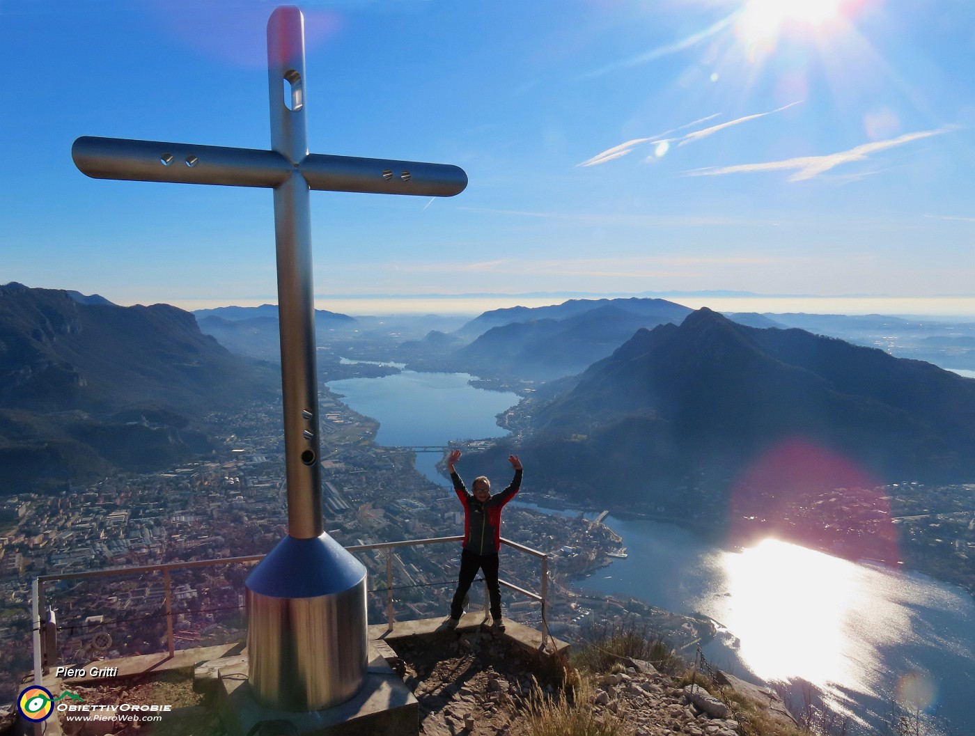 49 Al Crocione (1025 m)  di San Martino con vista su Lecco, i suoi laghi, i suoi monti .JPG